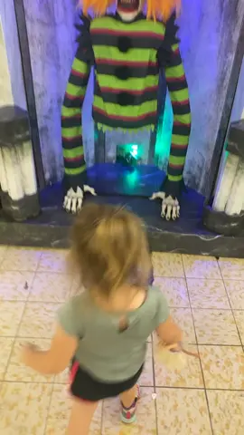 #spirithalloween #halloween #clown #scaringkids 