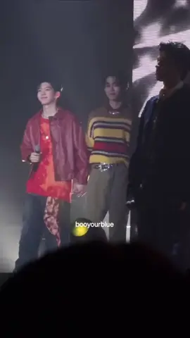 holding hands with singing, ahhh so sweet 🥰🥹 #aouboom #aou_tnbknr #besevboom #WeAreForeverFanconD-1 #fypシ 