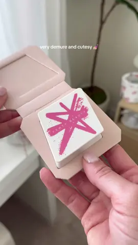 @Fenty Beauty new blush is so cutesy and demure 💅🏼 shade: wattabrat. Do we like this shade? ⁣ ⁣ #fentybeauty #pinkmakeup #blushes 