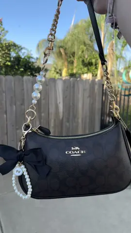 Switching to the Coach Terri bag 🖤🤎✨ shes so cute ✨🖤🤎✨ #coach #terribag 