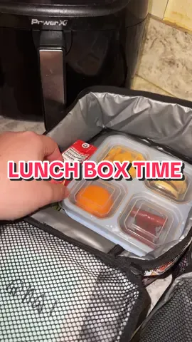 Yay its FRIDAY! Here’s whats inside the girls lunches today 🥰 #schoollunch #schoollunches #lunchideas #lunchboxideas #kidslunch #schoollife #lunchforkids #kids #lunchbox #school 