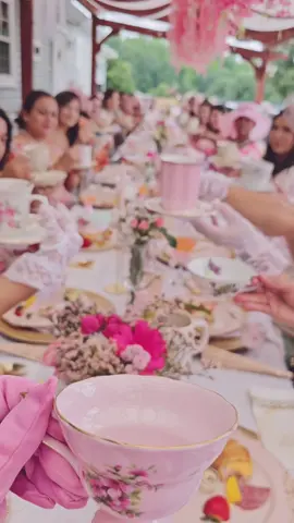 High tea party!!! #gardenpartyoutfit #highteaoutfits #pinklover #bow #aesthetic #coquette #fiestadete #fiestadejardin #foryou #fypage #foryoupage #friendshipgoals #tea #hightea #gardenparty #teacup #flowerarrangement #amigas #teaparty #teapartytheme #champange #partydecor #partydecorations 