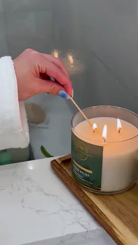 Aromaterapi koleksiyonun en sevilen kokularından Eucalyptus Spearmint içerdiği doğal esansiyel okaliptüs ve nane yağı ile günün tüm yorgunluğunu almak için hemen yanınızda! 💚🤩   #bathandbodyworksturkiye #aromatherapy #dünyarahatlamagünü #wellness 