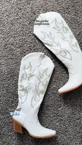 My first cowgirl boots ✨ can’t wait to style these!! #cowgirlboots #tiktokshopbacktoschool #creatorsearchinsights #rushready #fallfashion #treasurefinds #augustfinds #widecalf  #CowboyBoots #CowgirlFashion #WesternStyle #EmbroideryBoots #FashionFootwear #PointedToeBoots #RetroFashion #ChunkyHeelBoots #ShortBoots #LadiesFashion #TikTokFashion #FootwearTrend #CowgirlChic @Denim Diva 