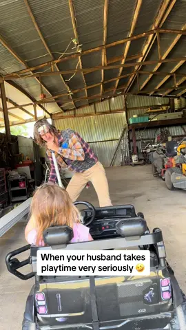 Oil change and a show🤣🤣 #foryou #oilchange #fyp #fypシ゚viral #popular #xybca #viralvideo #fypage #girldad #dads #comedy #funny 