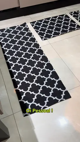 🍀Jogo de Tapete Emborrachado : Estilo e Elegância 🍀 •3 Peças  •Conforto  •Segurança •Estilo  •Antiderrapante   •Moderno  Estamos Localizados na:  📍Av. do Comércio 542- Jardim Esmeralda                Santa Bárbara D’Oeste  #hiperhome #emborrachado #Antiderrapante #Decoraçao #cozinha #pia #conforto 