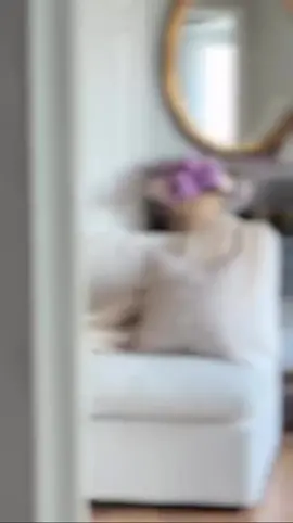 Watch how @tessmhalliehome uses our OOK Monkey Hooks to hang this mirror 😍 #HangingWithOOK #BuiltForHanging
