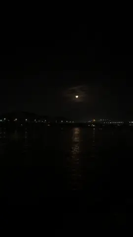 لك طلعتن مثل القمر يوم يهلي  ‏خلا سواد الليل نوراً يلوحي🤍 #تصويري #خالد_عبد_الرحمن #خالديات #تصوير #تيك_توك #ترند #اكسبلور #اكسبلورexplore #tiktok #like #explore 