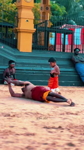 தந்தை மகன் உறவும் ஓர் அளவு கடந்த அன்புதான் #murugan #murugantemple #tamilkadavulmurugan #nallur #tamilgod #tamilgodsong #jkrabi #jaffna #kokuvil #jkrabi2818 #mrjkrabi #jkrabi28 #சந்நிதியான் #தந்தை #dadandson #son #muruga 