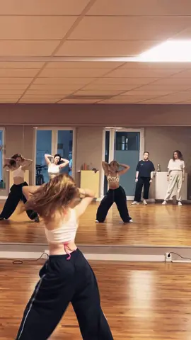 @Ikkimel Choreo by @helinzki 🖤 #femalehiphop #hallesaale #dancevideo #dancertiktok #ikkimel #bikinigrell #dancechallenge 