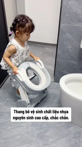 Thang bô vệ sinh cho bé chất liệu nhựa nguyên sinh PP cao cấp, chắc chắn.  ✅ Đệm ngồi êm ái, giúp bé thoải mái hơn khi sử dụng Thang bô vệ sinh cho bé  ấm áp khi mùa đông tới, không bị cấn mông  ✅ Thiết kế trợ lực chịu lực tốt có 4 điểm cao su chống trơn trượt khi đặt lên bồn cầu. ✅ Có thể gấp gọn sau khi không dử dụng. ✅ Kết cấu Thang bô vệ sinh cho bé gấp gọn #hangleereview #hangledoxinhmee #hottrend #xuhuong #thinhhanh #viral #thangbo #thangbovesinh #thangbovesinhchobe 