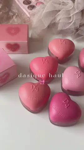Son bùn Dasique xinh lắm luôn í ❤  chất son bùn mịn, che rãnh môi khá tốt luôn 👍 #crexiaohongshu #sonmoi #lipstick #dasique #testson #swatchson #swatches #BeautyTok #fyp #xuhuong #trending 