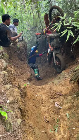 360 😱 #enduro #endurolife #dirtbikes 