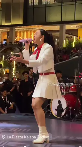 OMG !! ini si Lyodra Lyodra yang viral nyanyi Indonesia Pusaka itu ya?? beneran bagus coy suaranyaaa 😭😭 #lyodra #indonesiapusaka #mallkelapagading #kemerdekaanindonesia 17 Agustus #fyp #konser #viral #hotnews 
