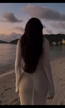 Cùng em ngắm bình minh nha. 🌊🌊#binhminh #bien #lemylan.