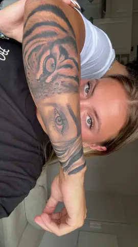 Tattoo eyes of gf >> by @nauticatattooparis 💗