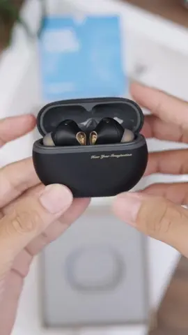 🔊Nuevos SoundPEATS Capsule 3 Pro+ con drivers xMEMS 🔈Ventajas de los altavoces xMEMS: ◾Mayor claridad y precisión del sonido en todo el espectro audible, gracias a la baja masa y alta rigidez de la membrana de silicio. ◾Alta precisión y separación espacial, importante para aplicaciones de audio 3D ◾Transductores ultracompactos con resistencia inherente a los golpes y al agua/polvo ◾Menor consumo de energía que los transductores tradicionales ◾Consistencia de fabricación que reduce la variabilidad de la firma sonora ◾