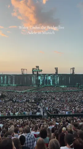#waterunderthebridge #adeleinmunich #munich #adele #adelemünchen #adelemunich #live #concert #adelearena #adeleworld 