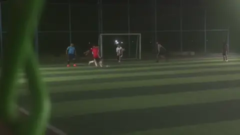 عفوي 🤷🏻‍♂️ .     #كرة_قدم #كرة_قدم_عشق_لايتنهي #فرق_شعبية  #CapCut 