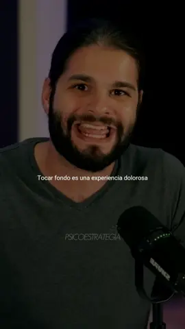 tocar fondo es una experiencia dolorosa. -Farid Dieck #mentalidad #motivacion #psicologiayreflexion #psicologo #inteligenciaemocional #mentalidadpoderosa #emociones #bienestaremocional 