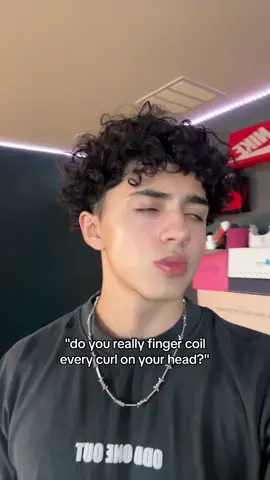 Worry about ya self sweetheart 🙈 #haircare #fingercoils #healthyhair #gabezalezz #curlyhair #hairproblems 