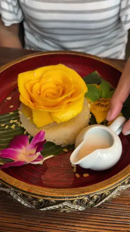 Beauitful Mango Rose over Sticky Rice  @SUPTHAIKITCHEN - Fresh Meadows, Queens NY #mangostickyrice #thaifood 