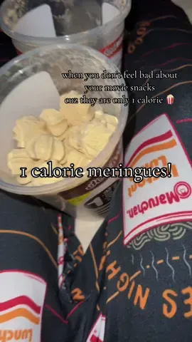 I love meringues, especially when they are only 1 calorie y’all! 🎬🍿 #meringues #lowcalorie #caloriedeficite #lowcaloriesweets #lowcaloriediet #dessert #movienight #caramel #cookie #yummy #keto #latenightsnacks #snacks #lowcal #lowcaloriefoods #tasty #treats 