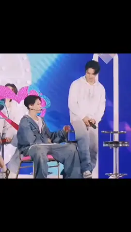 POV: gak tahu diri banget udah di pangku juga 😏😌 #hoshi #mingyu #seventeen #svt #foryoupage #foryou #fyp  Cr soongyu