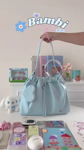 💖🫶🏻🎀 Bambi’s กระเป๋าชอปเปอร์ ออกแบบมาเพื่อคนที่ชอบพก IPAD 🫶🏻 โดยเฉพาะ น้องคนนี้size 14’ นิ้ว ใส่IPADได้ทุกรุ่นเลยน้า  💘#แถมกระเป๋าพวงกุญแจหัวใจ หนังนุ่มนิ่มมากมีหลายโทนสีสุดๆ และช่องซิบด้านหน้าใส่ของได้จริงด้วยน้า 💓🍒 #bambi8angles สายปรับสั้นยาวได้น้า   หนังคือนุ่มมากก - size: 35*30*15 cm - pu หนังนุ่ม - ช่องด้านหน้าใช้ได้จริง - กระเป๋าหัวใจ ใส่เหรียญ ใส่กุญแจ ใส่ลิปได้ - ใส่ Ipad / A4ได้ - สายปรับสั้นยาวได้ #กระเป๋า  #กระเป๋าใส่Ipad 