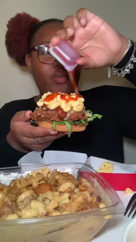 Love me a good ol’ sauce ✨concotion✨ @Chick-fil-A #chickfila #chickfilahacks #chickfilasauce #eatingshow #eatwithme #mukbang #mukbangeatingshow #mukbangvideo #mukabayi #foodies #asmr #riymaeatz 