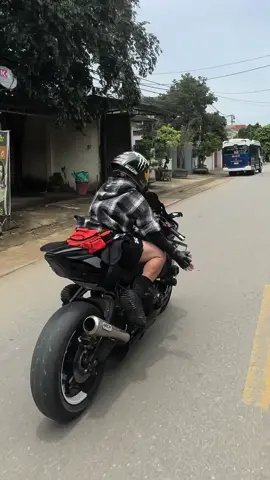 Đag chạy dưỡng sinh tự nhiên gặp đứa đeo balo đỏ cam giốg tui vậy tar 🤔 #zm #zmstudio #zmmaymoc #zmyeuxe #zinlendo #pkl #xuhuong #r15 #r15v3 #xuhuongtiktok #uoclenxuhuong #pkn 