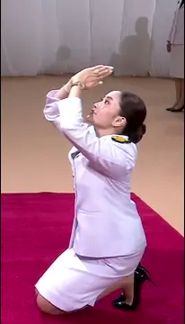 ดูชัดๆ เป๊ะ? “อุ๊งอิ๊ง“นายกฯหญิง”ถวายบังคม รับสนองพระบรมราชโองการฯเป็นนายกฯคนที่31 ฤกษ์ 09.29 น.                        . นางสาวแพทองธาร ชินวัตร รับสนองพระบรมราชโองการ โปรดเกล้าฯ เป็นนายกรัฐมนตรีคนที่ 3118 สิงหาคม 2567ที่ทำการพรรคเพื่อไทย อาคารว้อยซ์ สเปซ