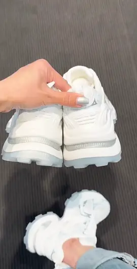 Sneakers keren buat wanita cek ya #sepatuwanita #sepatusneakerswanita #sepatuputihwanita 