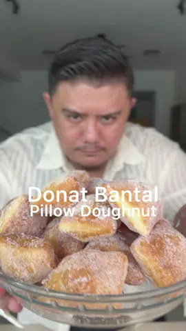 Some people call it Beignet 🫢 #donut #doughnut #bantal #pillowdoughnuts #akiemasak #bolehtakkantakboleh #dessert #Recipe #resipi #Foodie #donatbantal #sugar #beignet 