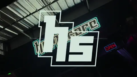 High score Bar!!!! คลับสำหรับสายรัก มังงะ อนิเมะ ใครสายดื่มสายตี้ มาได้ที่ High Score Bar ร้านตั้งอยู่ที่ 248 Sriphum 28 Saha Sriphum ตำบลศรีภูมิ อำเภอเมืองเชียงใหม่ เชียงใหม่ 50200 แล้วมากันเยอะๆ นะครับ #highscore #highscorebar #anime #manga #onepiece #naruto 