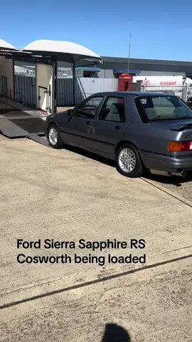 Here is our Ford Sierra Sapphire RS Cosworth being loaded.  #kgfclassiccars #rsowners #rsownersclub #rscosworth #fordsierra #classiccar 