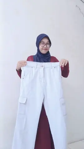 ketika outfit murubah mamah muda anak 2 ini🤭 apalagi kalo pake celana cargo bikin orang2 gak percaya kalo udah jadi ibu2🤣 #outfit #mamamuda #celana #celanacargo #viral 