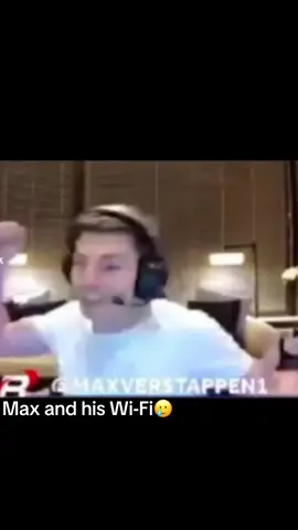 Love his wifi💙😭 #fyp #foryou #viral #maxverstappen #teamredline #stream #wifi #laggy #fypage 