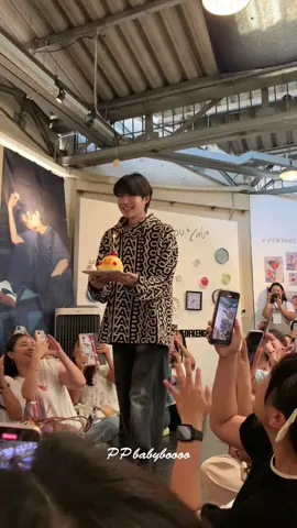 ออกแบบเค้กเอง ถือมาเซอร์ไพรส์พี่เองกับมือ🥹🫶💕🎂 #ทำบุญวันเกิดเก่ง25ปี#kengjingnah #nampingster #KengNamping #เก่งน้ำปิง #fyp #fypシ #foryou 