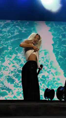 Ein bisschen nackte Haut schadet kei’m 😝 @shirindavid #sanhejmo2024 #sanhejmo #shirindavid #hoesupgsdown #fyp 