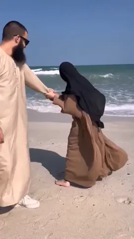 تنتقي حبها 😊🤍                                        اللهُّم هَيّن لَيّن طَيّب الخُلق                           #halallove #couplegoals #muslimcouple #foryou #islamic_video #hijabi #lovers #الحجاب_لا_يمنعك_من_الأناقة_يا_أميراتى👑 #حجاب #