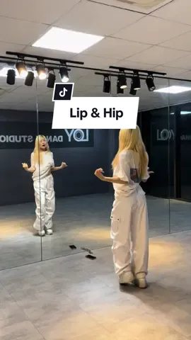 Mê bài này dã man luôn 😘 @LOY Dance Studio #xuhuong #xuhuongtiktok #thichnhay #menhay #yeunhay #loydancestudio #hocnhay #daynhaytaihanoi #daynhay #nhayhiendai #lipandhip #liphiphyuna 