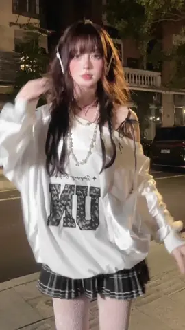 Star~star 🌟🌟🌟 #OOTD #outfitoftheday #tainghe #model #fypppppppp #y2k #xuhuongtiktok #thinhhanh #phoidodep #foryoupage 