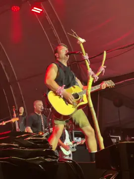 Andreas Gabalier in Kitzbühel 🎵🥰🎸#andreasgabalier #österreich🇦🇹 #unvergesslichemomente #glücksmomente #vrr #mountainman #andreasgabalier😎 #superstar #wunderschön #konzertliebe #lebensfreude #wunderschönesland #unvergesslich #glücklich 