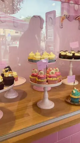 Embracing your inner pink! 💕✨🧁 #thecakeroom #thecakeroombreda #fypage #fyp #sweets #howilovebeingawoman #pink #feminine #embracethepink #sweetthooth #cupcake 
