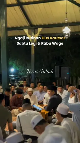 Ngaji rutinan bersama gus kautsar di teras gubuk #ngaji #santri #guskautsarploso 