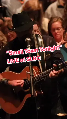 No matter where we gather, we build a small town. Thanks for joining me here, @Abbbs ! These voices at SLBC really lifted the roof off.  #jewishtiktok #smalltowntonight #jewish #judaism #country 