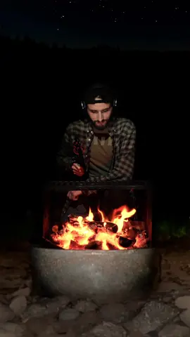 The sound of a campfire 🔥 I spent two days exploring Jacques-Cartier National Park. During this short stay, I camped in the forest and took the opportunity to make a campfire. The warmth, light, and sound of the fire are so comforting. I spent part of the night listening to it. #aesthetic #nature #campfire #pourtoi #fyp 