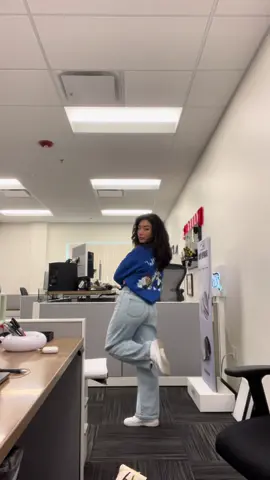 midday Desk stretch #fitcheck 