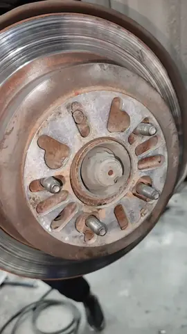 Need Replace Rear Wheel bolt #howto #usa🇺🇸 #mechanic #usa 